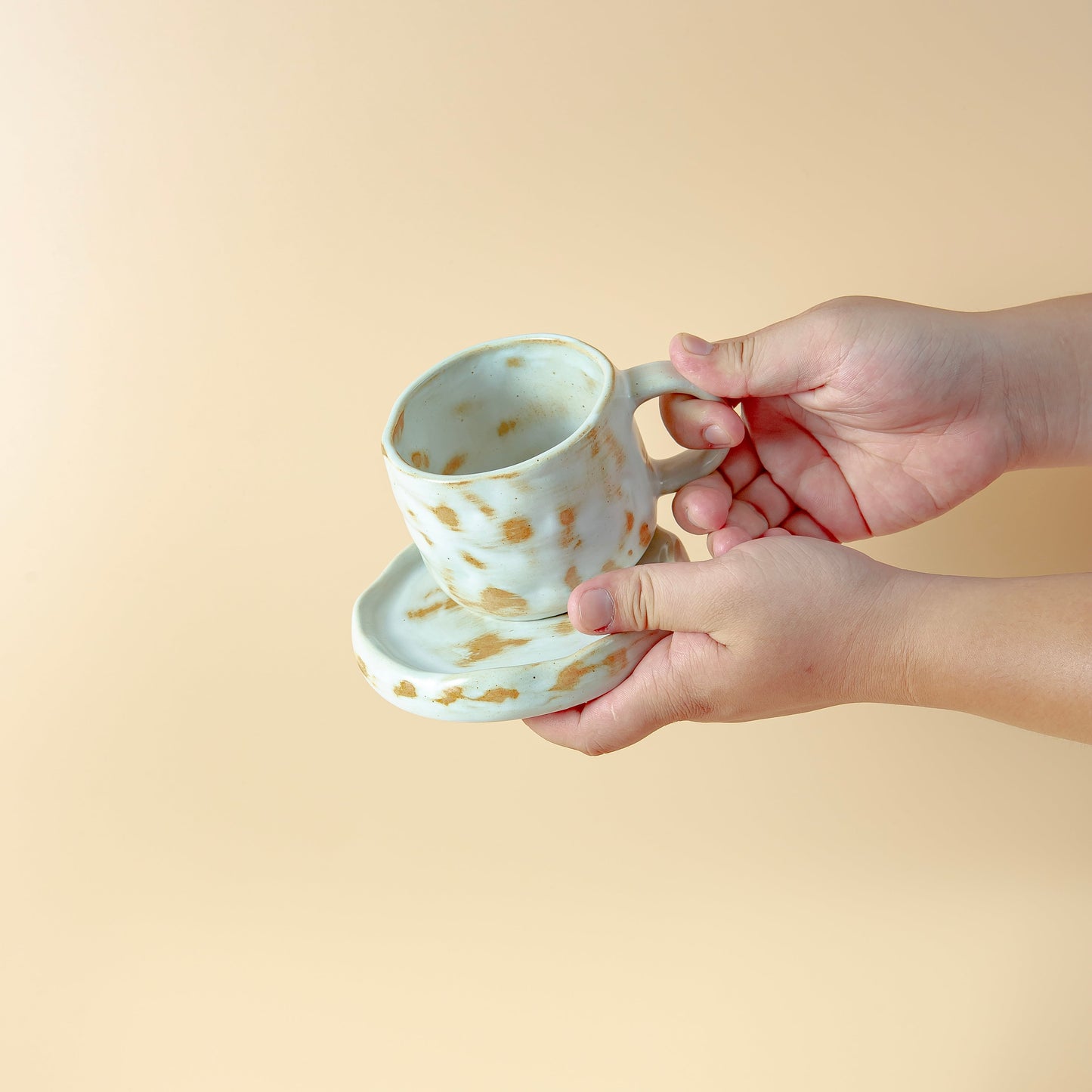 The Waverly – Ivory Cup Set